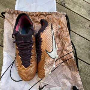 NIKE elite vapor mercurial world cup edetion - Nike mercurial elite fotbollsskor. Begagnande men ändå väldigt bra skick. Pris går att sänkas 