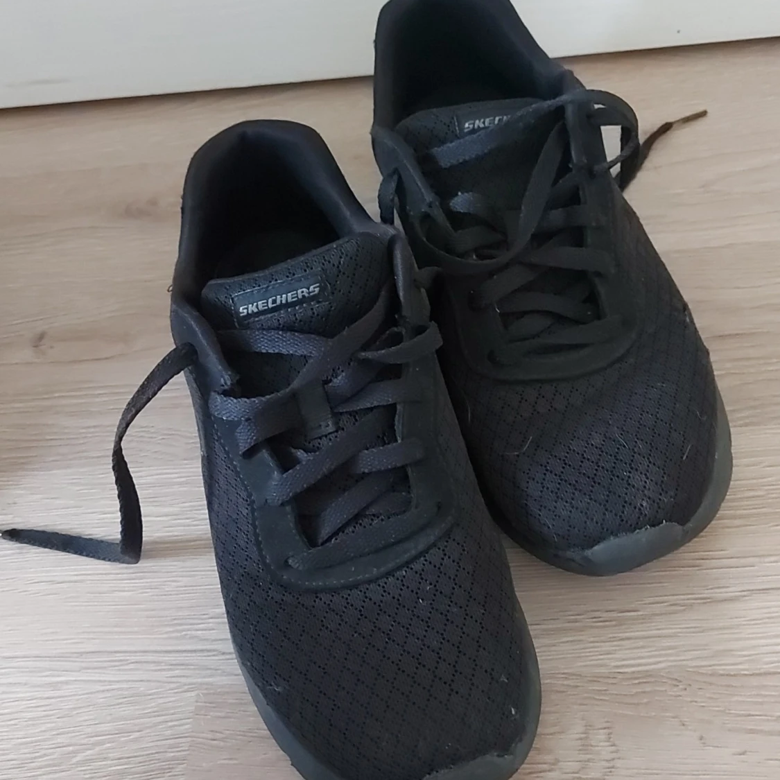 Svarta sneakers från Skechers - 90