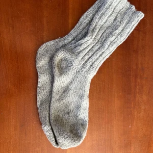 Raggsockor ullstrumpor ullsockor tjocksockor sockar vinter - Fot ca 26cm. Skaft ca 23cm. Lagning enligt bild.