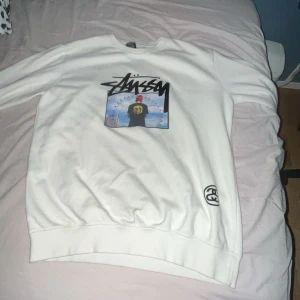 Stussy långärmad tröja  - H att bra passform och är enkel att matcha med. Storlek S-M