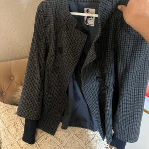 Jacka - Så så fin jacka inför hösten ny skick 💙