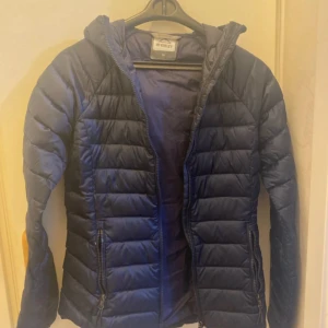 MCKINDLEY Vindjacka - Fåtal använd är fortfarande jättefint 