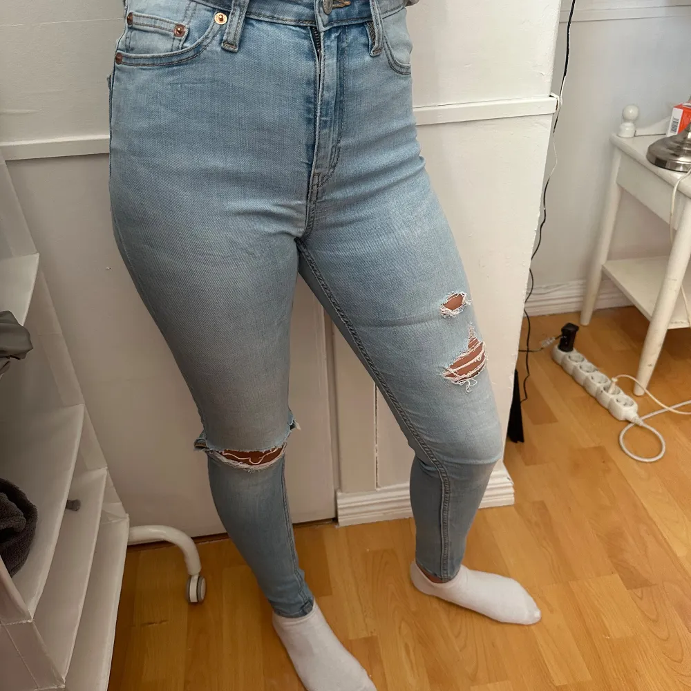 Blåa high waist skinny jeans från Lager 157, sparsamt använd! Storlek XS . Jeans & Byxor.