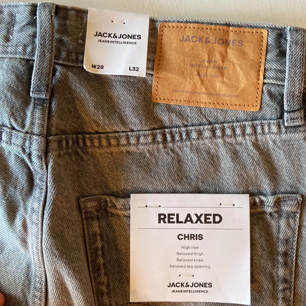 Säljer mina helt nya Jack & Jones jeans chris för att det var fel storlek.  Ny pris är 600 säljer dom för 500.. Jeans & Byxor.