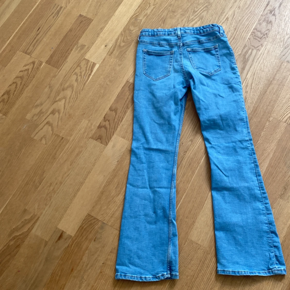 Blå jeans från H&M - 90