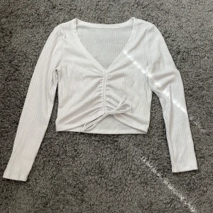 Långärmad topo - Köpt från sellpy, men har aldirg kommit till användning. Finns ingen lapp men tror nog det är S/M