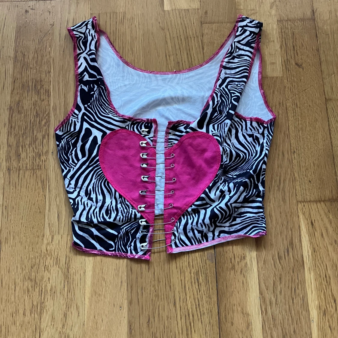 Y2K croptop zebra
