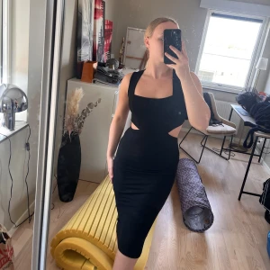 Svart klänning från Gina  - Svart klänning från Gina xs 