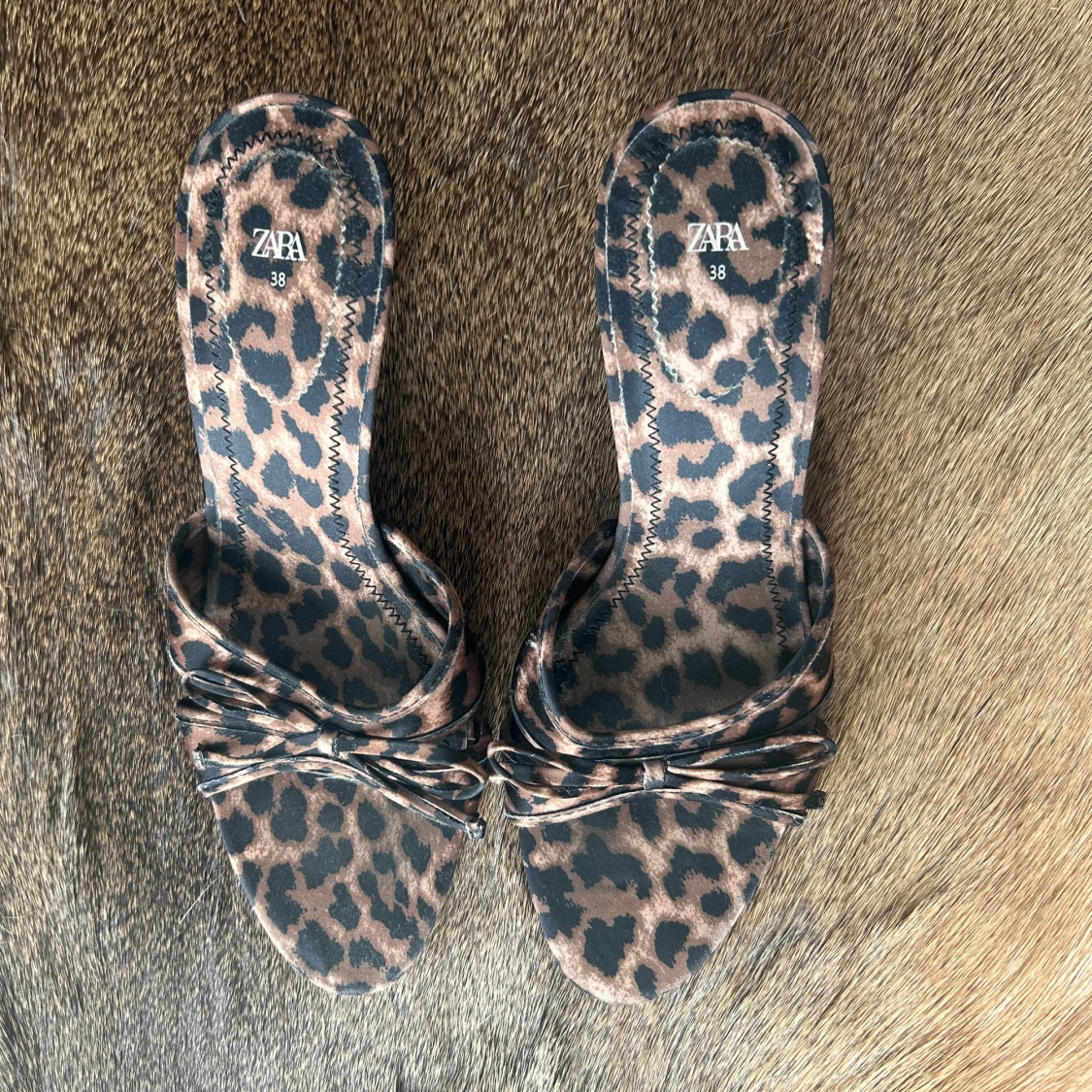 Leopardmönstrade sandaler från Zara - 90