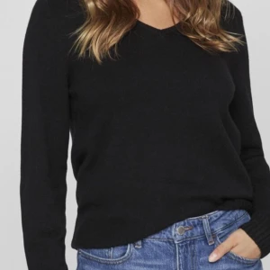 Stickad tröja - Stickad tröja från Vila som knappt är använd och i fint skick. Pris kan diskuteras!