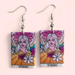 Virgo örhängen  - Fantastiska örhängen med nickelfria krokar. Hämtas i Hornstull i Stockholm eller skickas mot fraktkostnad. ☀️