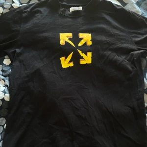 Off white x tom & jerry - Säljer denna off white t shirt då den inte kommer till användning längre. Kvitto ingår inte, därav priset. Jag kan gå ner lite i pris vid en snabb och smidig affär