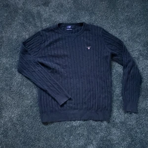 Gant tröja - En vant tröja som är perfekt till hösten! Storlek Xs eller S! Var inte rädda för att höra av er för mer info!