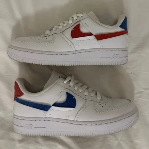 Nike Air Force 1 LXX White Red Royal - Endast använda ett par gånger!