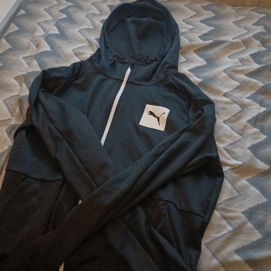 Puma tunn tränings hoodie (M)
