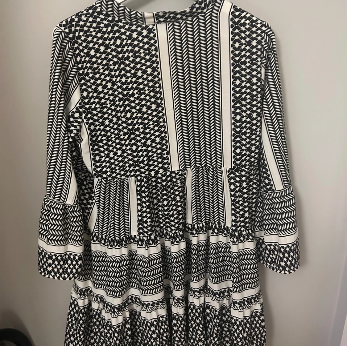 Mönstrad klänning  - 90