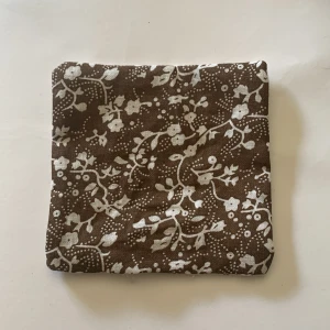 Lavendel påse - Handgjord lavedelpåse.  Till för att ha i tex garderoben för att det ska lukta gott. Ca 8 × 8 cm Ris och lavendel i.   Ingen ”fyllning” i men kommer fixa det om någon köper