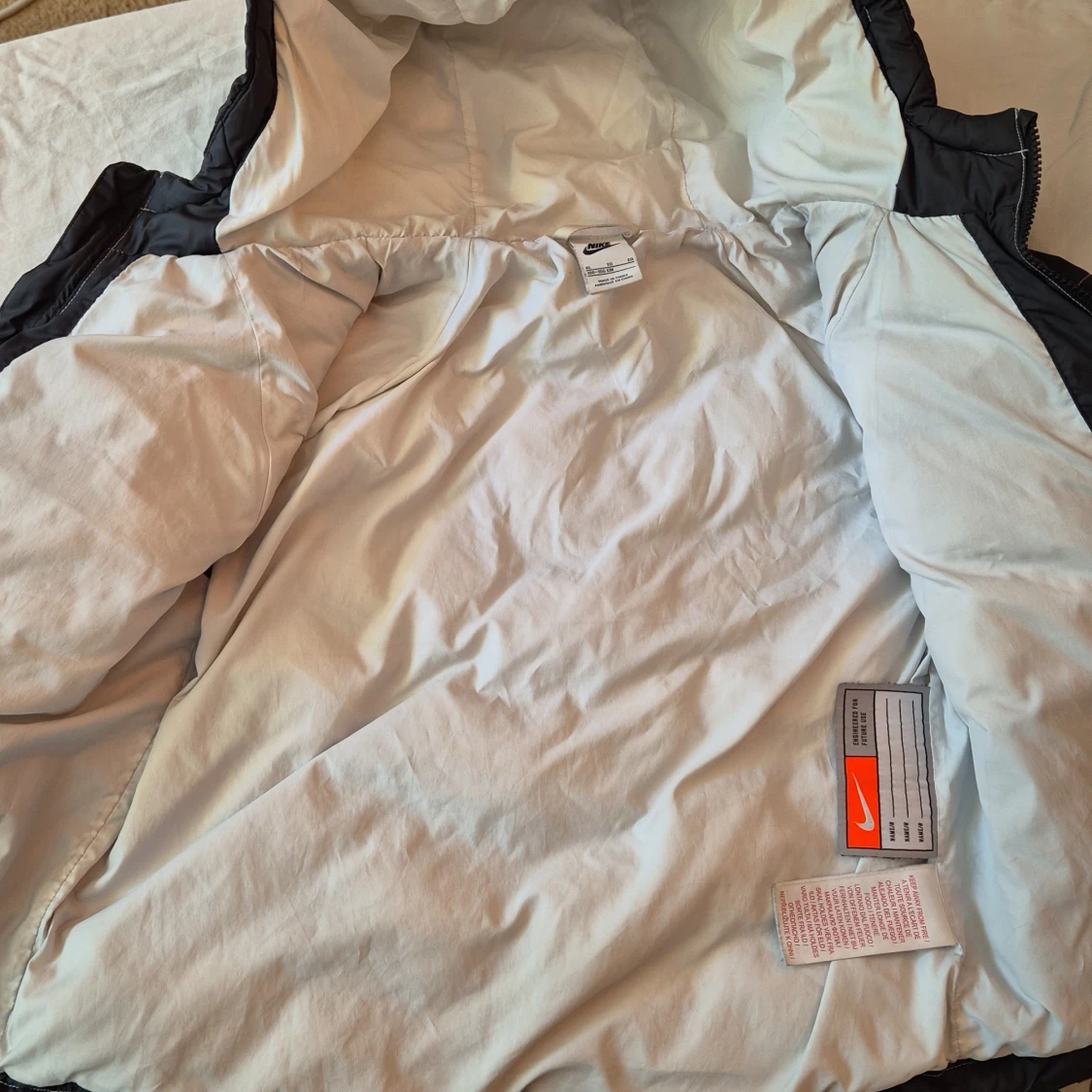 Svart pufferjacka från Nike - 92