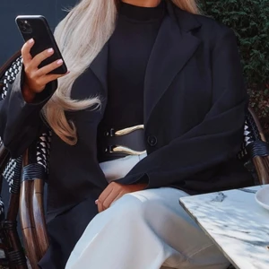 Oversize Blazer - Svart oversize blazer från prettylittlething, storlek 8.😇