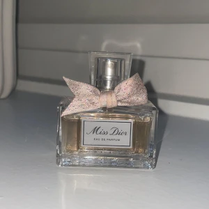 Miss dior  - 30 ml EDP miss dior, något använd, se bild.