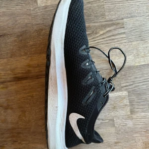 NIKE QUEST 2, Idrott-och springskor. Storlek 44. - Nya. Storlek 44.
