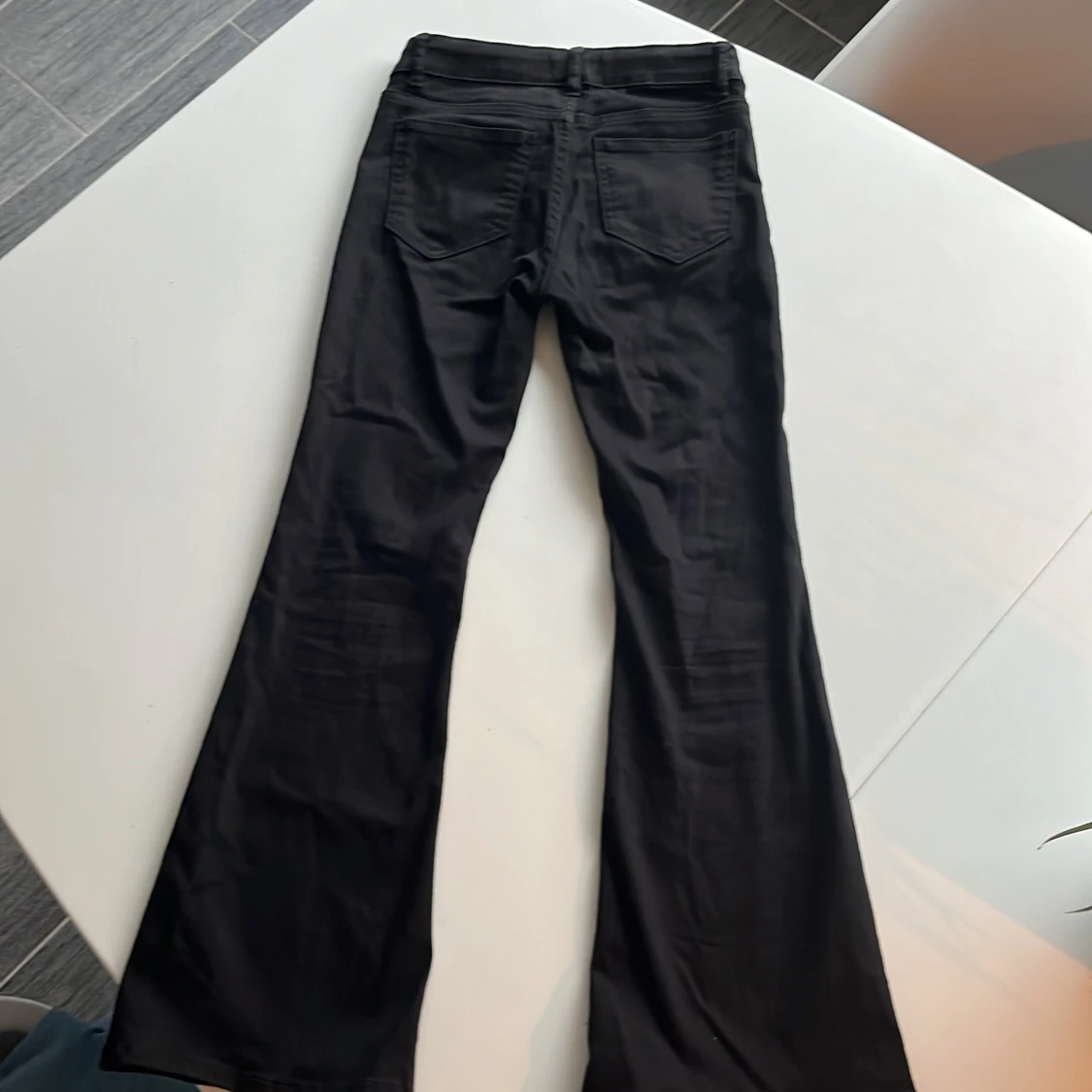 Svarta bootcut byxor från Lindex storlek 146 - 90