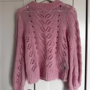 Rosa stickad tröja - Snygg rosa stickad tröja använd fåtal gånger 