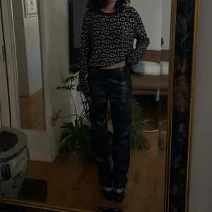 Skinnbyxor - Midwaist skinnbyxor från Bershka, aldrig använt ❣️