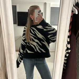 Stickad tröja  - Jättefin stickad tröja med mönster!🥰