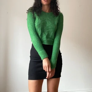 Stickad glittrig grön tröja - Söt grön tröja, stickad med lite glittertrådar