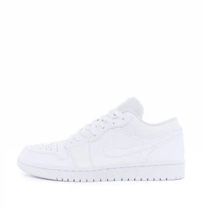 Jordan 1 low - Säljer mina jordans då dom ej kommer till användning! Skriv till mig privat så skickar jag bilder på de och så kommer vi tillsammans på ett bra pris som passar oss! 