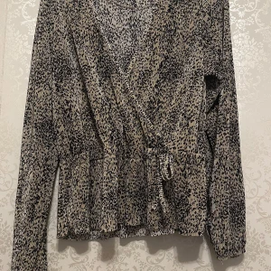 Söt blus - Använd några gånger stl M