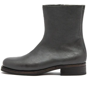 Our Legacy Camion Boot - Nya/oanvända Our Legacy Camion boot i färgen ”Ash Grey Leather”. Aldrig kommit till användning. Passar 43/44