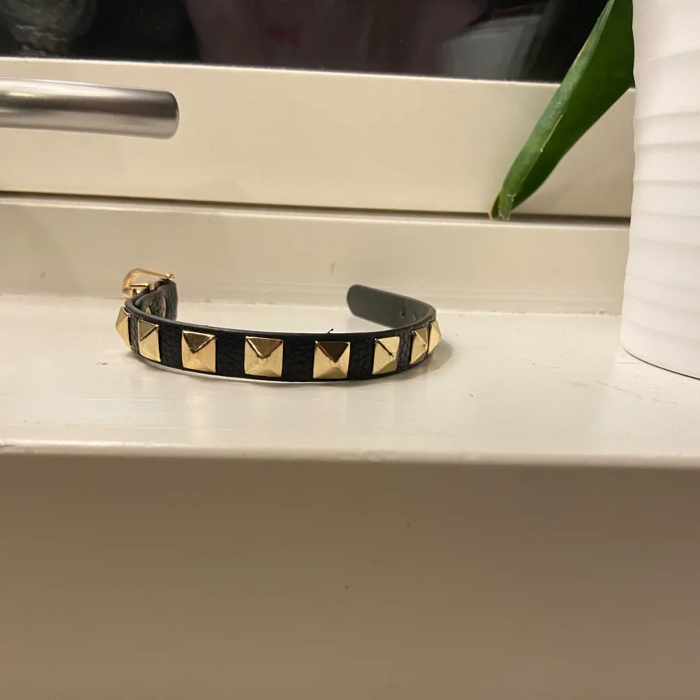 Helt nytt armband, inga defekter, skriv vid fler frågor/bilder😇. Accessoarer.