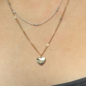 Halsband guld - Säljer guldhalsbamdet med hjärta på, vet inte vart ifrån. Storleken går att ändra, 120kr kan diskutera priset