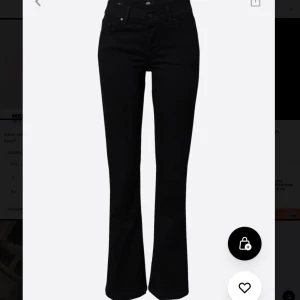 svarta bootcut ltb jeans - helt oanvända svarta ltb jeans 🩷storlek w25 och längd 32🥰 nypris 700