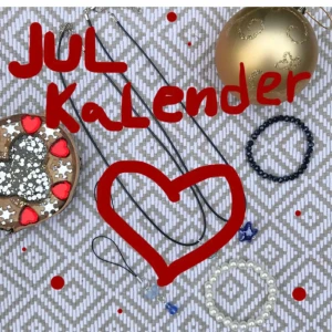 Julkalender 250 - 🎁Julkalender med 24 paket🎁 💸250kr💸 Denna julkalendern innehåller små och simplare designer av smycken: Bild 2&3. Kalendern för 450 innehållande de ”dyrare designerna” Bild 4&5. De anpassas efter köparen (🌸🍃)(🖤🎸)(🍄🌿). Finns fler smycken på min profil☺️