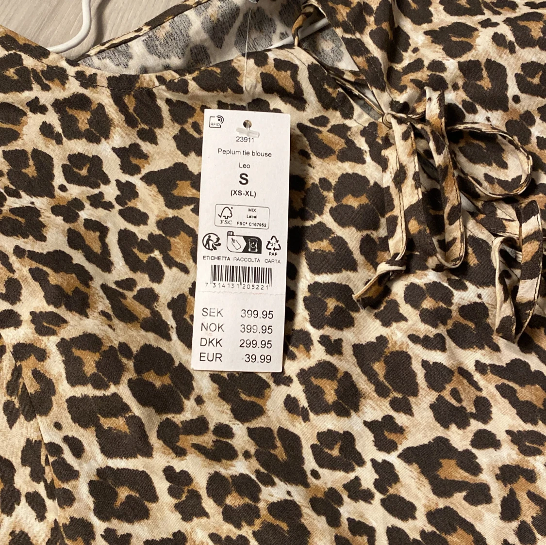 Oanvänd Leopard blus  - 91