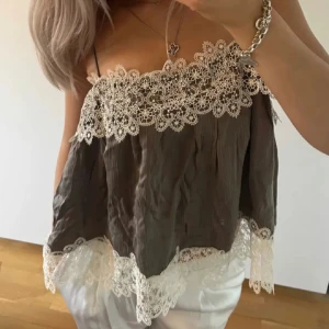 Topp - Säljer denna fina topp med lapp kvar❤️finns inte o köpa längre ❤️