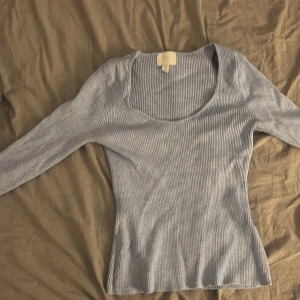 En fin elegant tröja  - En tröja ja använde för länge sen den är stressig och tacht 
