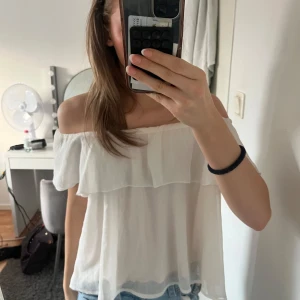 Off shoulder topp - Fin off shoulder topp från Bik bok i storlek S
