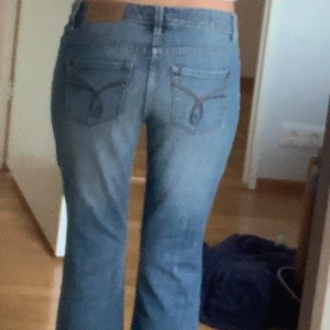 Low waist bootcut jeans  - Midja:36/37cm Innerbenslängd:71cm Skriv om du har några frågor ❤️