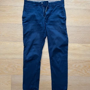 Blå chinos från Brothers  - Blå chinos. Baxter regular fit - East West W 29” L 32” Sparsamt använda och i gott skick