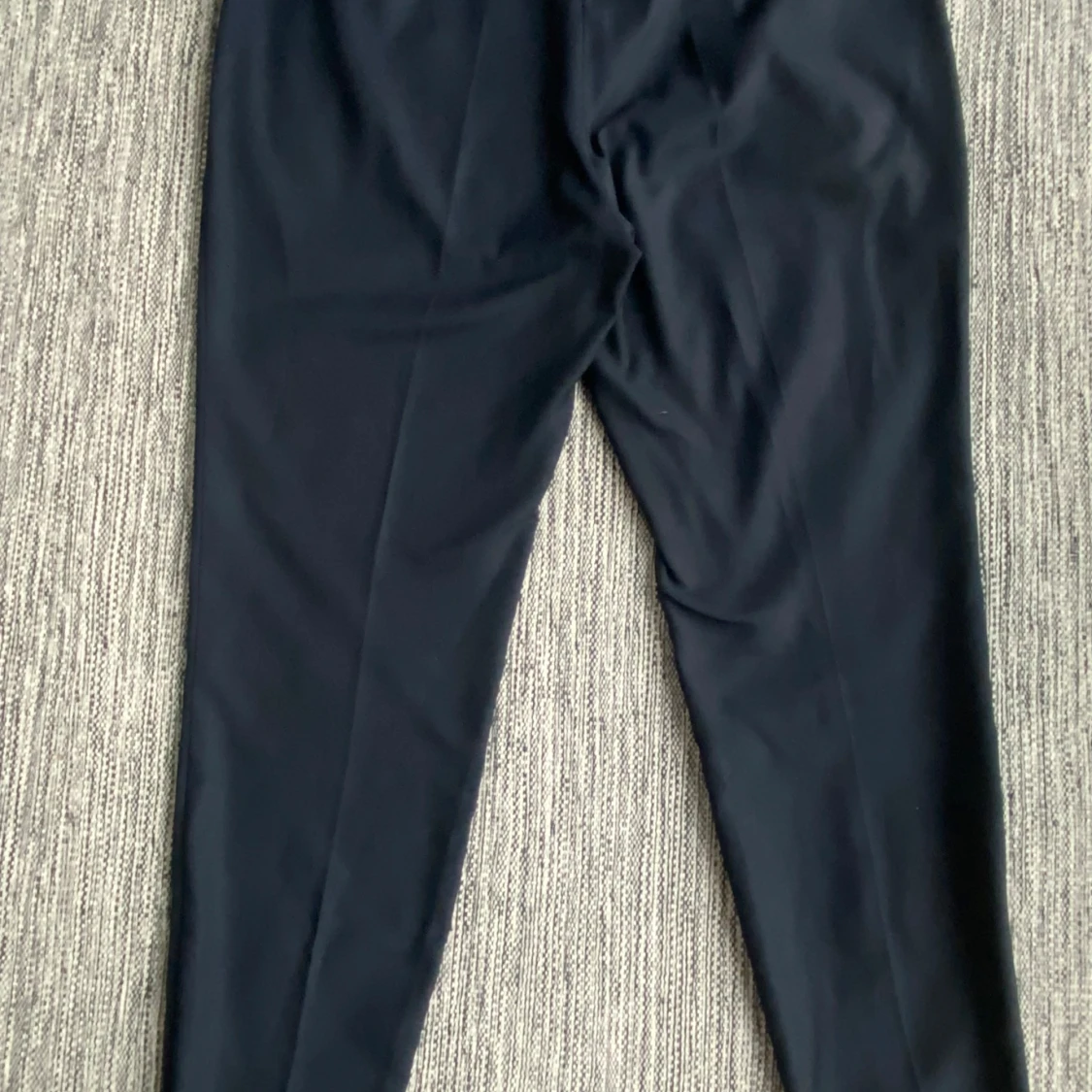 Mörkblåa byxor i strl 42 från Hugo Boss - 92