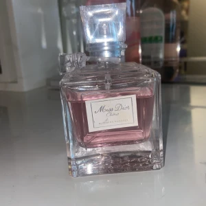 dior parfym  - mer än halva kvar 
