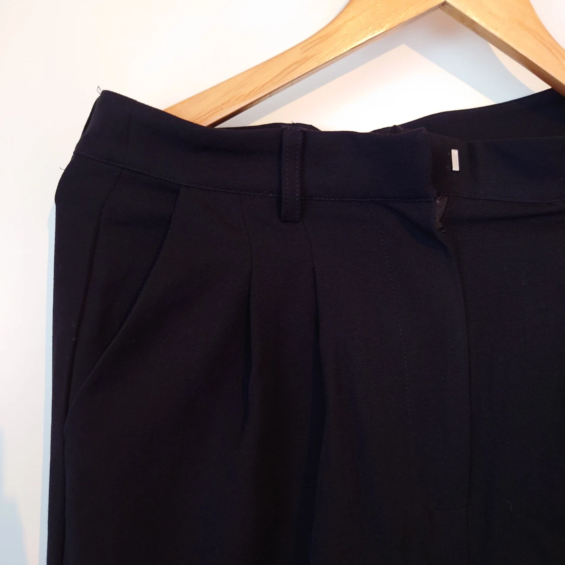 Svarta kostymbyxor, strl 38 (oanvända)