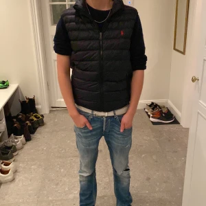 Väst  - Säljer denna polo väst i storlek M sick är 10/10