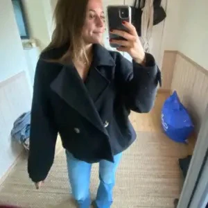 Missäy kappa - En kort kappa i storlek S, bra skick då de skickade fel storlek, så ej använd.