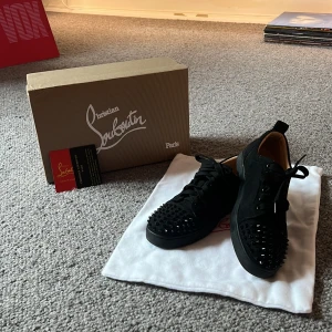 Christian Louboutin skor - Bra skick säljer för att de inte passar längre
