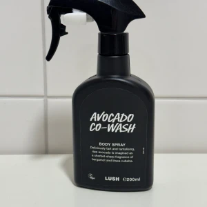 Avocado co-wash - Avocado co - wash från Lush. Nästintill oanvänd, endast sprayad två gånger. Luktar identiskt med super milk men i body spray form! Köpt för 365